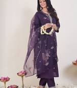 Floral Embroidered Regular Thread Work Kurta With Trousers & Dupatta