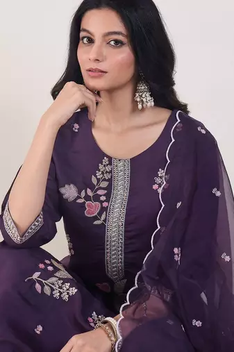Floral Embroidered Regular Thread Work Kurta With Trousers & Dupatta