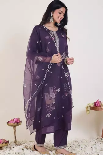 Floral Embroidered Regular Thread Work Kurta With Trousers & Dupatta