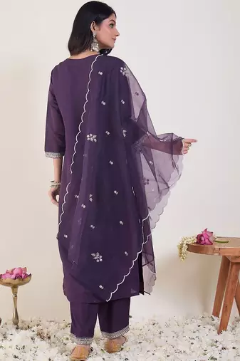 Floral Embroidered Regular Thread Work Kurta With Trousers & Dupatta