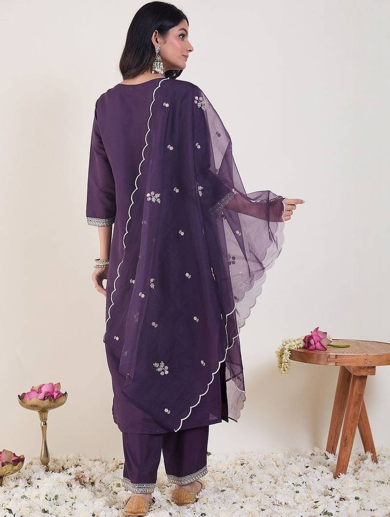 Floral Embroidered Regular Thread Work Kurta With Trousers & Dupatta