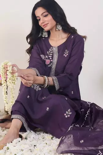 Floral Embroidered Regular Thread Work Kurta With Trousers & Dupatta