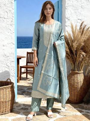 Women Regular Kurta with Trousers & With Dupatta 3