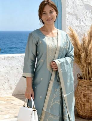Women Regular Kurta with Trousers & With Dupatta 4
