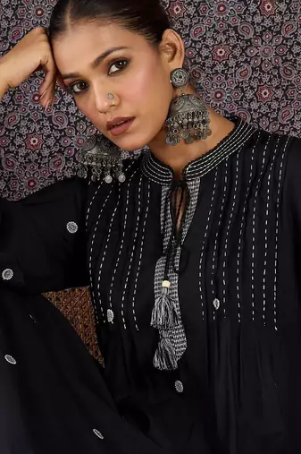 Embroidered Notch Neck Straight Kurta With Trouser