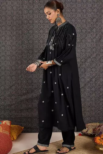 Embroidered Notch Neck Straight Kurta With Trouser