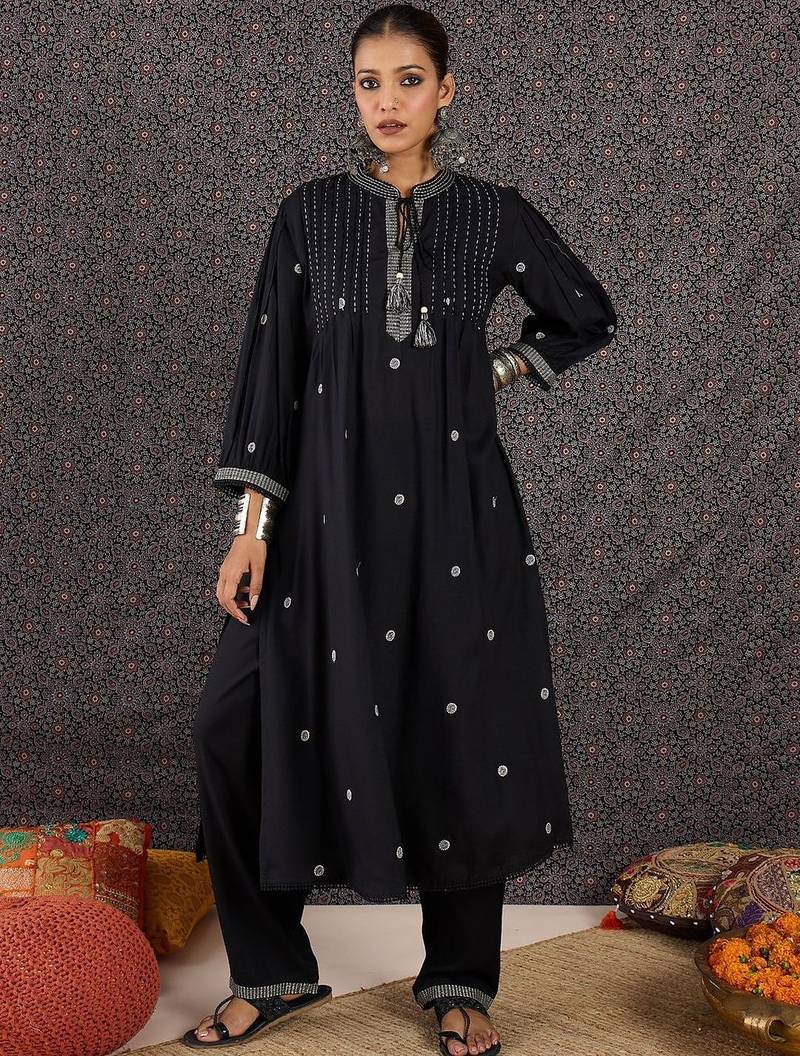 Embroidered Notch Neck Straight Kurta With Trouser