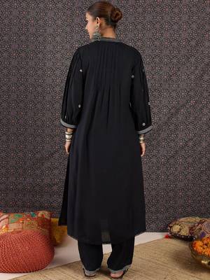 Embroidered Notch Neck Straight Kurta With Trouser 5