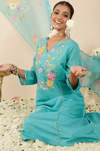 Floral Embroidered Panelled Thread Work A-Line Kurta With Trousers & Dupatta