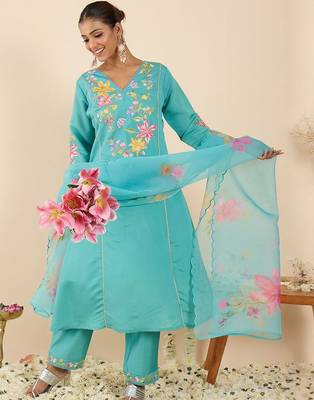 Floral Embroidered Panelled Thread Work A-Line Kurta With Trousers & Dupatta 2