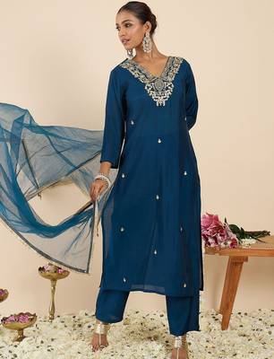 Floral Embroidered V-Neck Zari Straight Kurta With Trousers & Dupatta 2