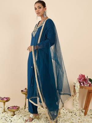 Floral Embroidered V-Neck Zari Straight Kurta With Trousers & Dupatta 4
