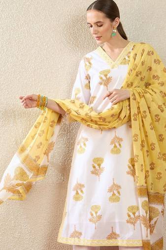 Women Floral Printed Regular Thread Work  Cotton Kurta with Trousers & With Dupatta