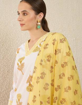 Women Floral Printed Regular Thread Work Pure Cotton Kurta with Trousers & With Dupatta 3