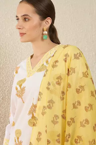 Women Floral Printed Regular Thread Work Pure Cotton Kurta with Trousers & With Dupatta