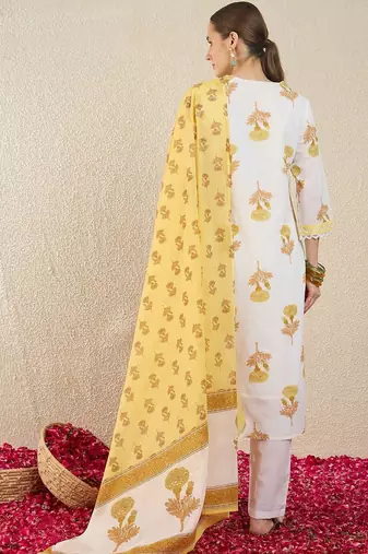 Women Floral Printed Regular Thread Work Pure Cotton Kurta with Trousers & With Dupatta