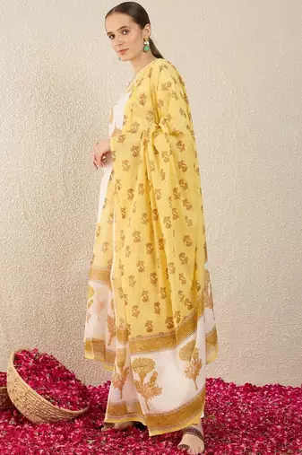 Women Floral Printed Regular Thread Work Pure Cotton Kurta with Trousers & With Dupatta