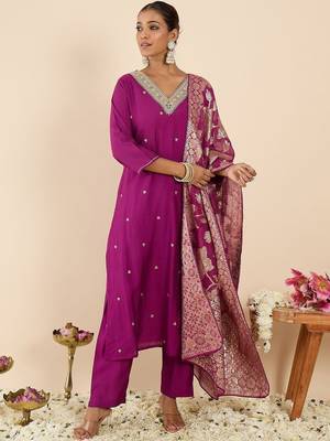 Floral Embroidered V-Neck Regular Straight Kurta With Trousers & Dupatta 4