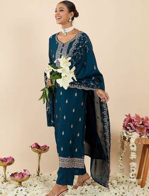 Women Ethnic Motifs Embroidered Regular Thread Work Kurta with Trousers & With Dupatta 3