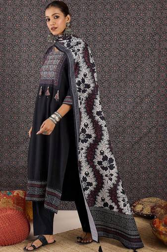 Women Ethnic Motifs Printed Regular Kurta with Trousers & With Dupatta