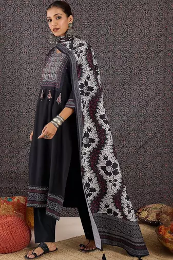 Women Ethnic Motifs Printed Regular Kurta with Trousers & With Dupatta