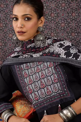 Women Ethnic Motifs Printed Regular Kurta with Trousers & With Dupatta