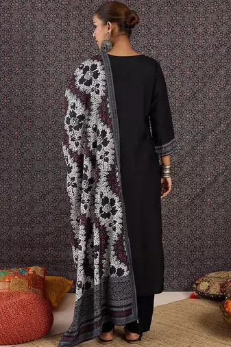 Women Ethnic Motifs Printed Regular Kurta with Trousers & With Dupatta