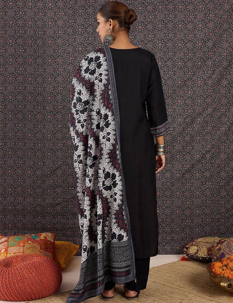 Women Ethnic Motifs Printed Regular Kurta with Trousers & With Dupatta