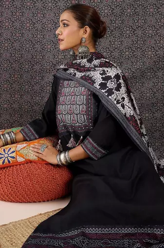 Women Ethnic Motifs Printed Regular Kurta with Trousers & With Dupatta