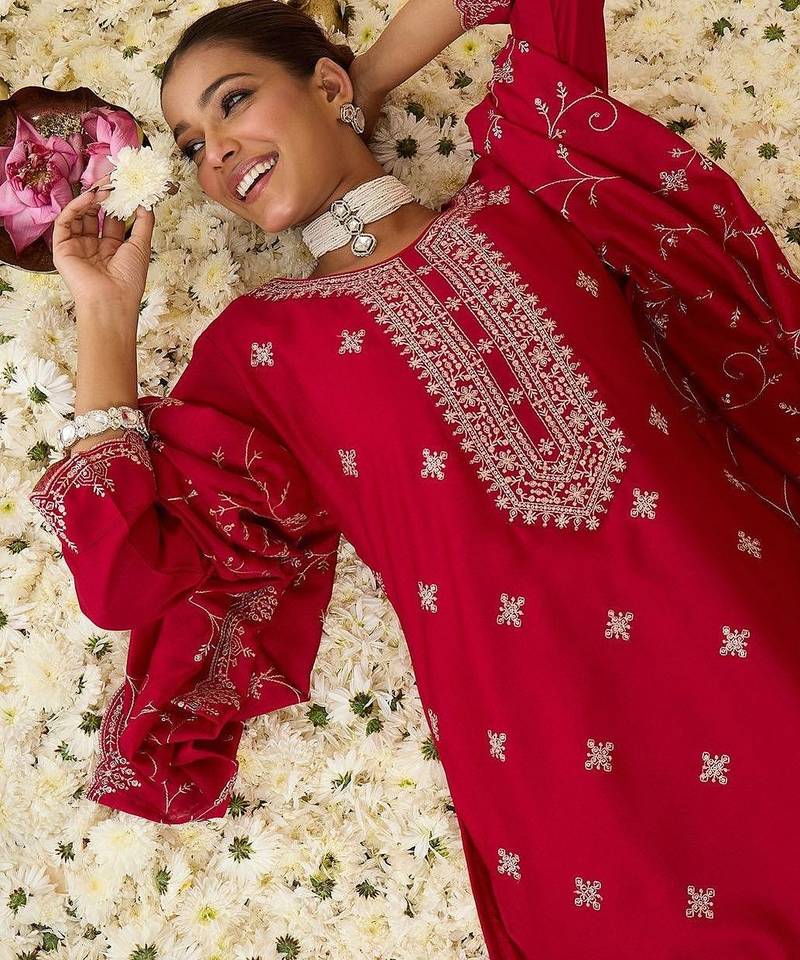 Floral Embroidered Round Neck Regular Straight Kurta With Trousers & Dupatta
