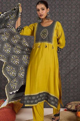 Women Ethnic Motifs Printed Regular Kurta with Trousers & With Dupatta