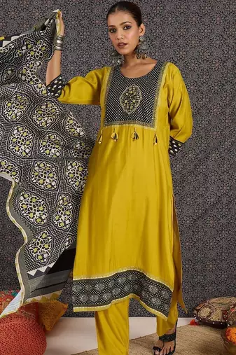 Women Ethnic Motifs Printed Regular Kurta with Trousers & With Dupatta