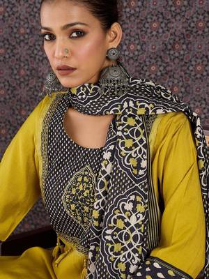 Women Ethnic Motifs Printed Regular Kurta with Trousers & With Dupatta 2