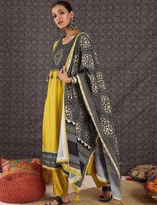 Women Ethnic Motifs Printed Regular Kurta with Trousers & With Dupatta 3