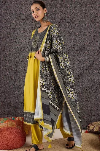 Women Ethnic Motifs Printed Regular Kurta with Trousers & With Dupatta