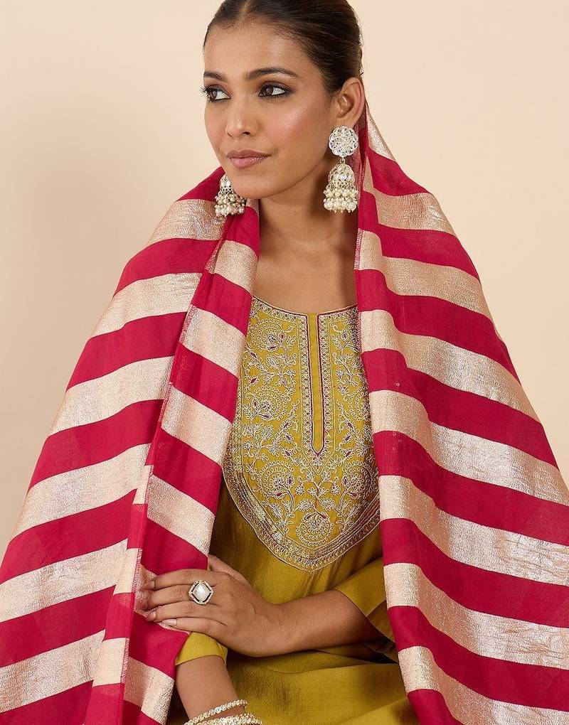 Women Ethnic Motifs Embroidered Regular Thread Work Kurta with Trousers & With Dupatta
