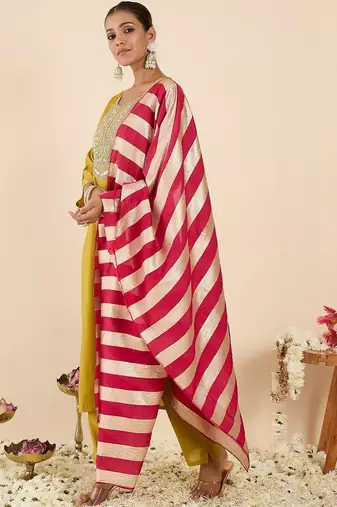 Women Ethnic Motifs Embroidered Regular Thread Work Kurta with Trousers & With Dupatta