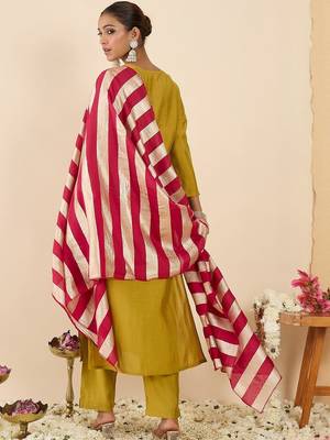 Women Ethnic Motifs Embroidered Regular Thread Work Kurta with Trousers & With Dupatta 5