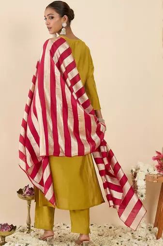 Women Ethnic Motifs Embroidered Regular Thread Work Kurta with Trousers & With Dupatta