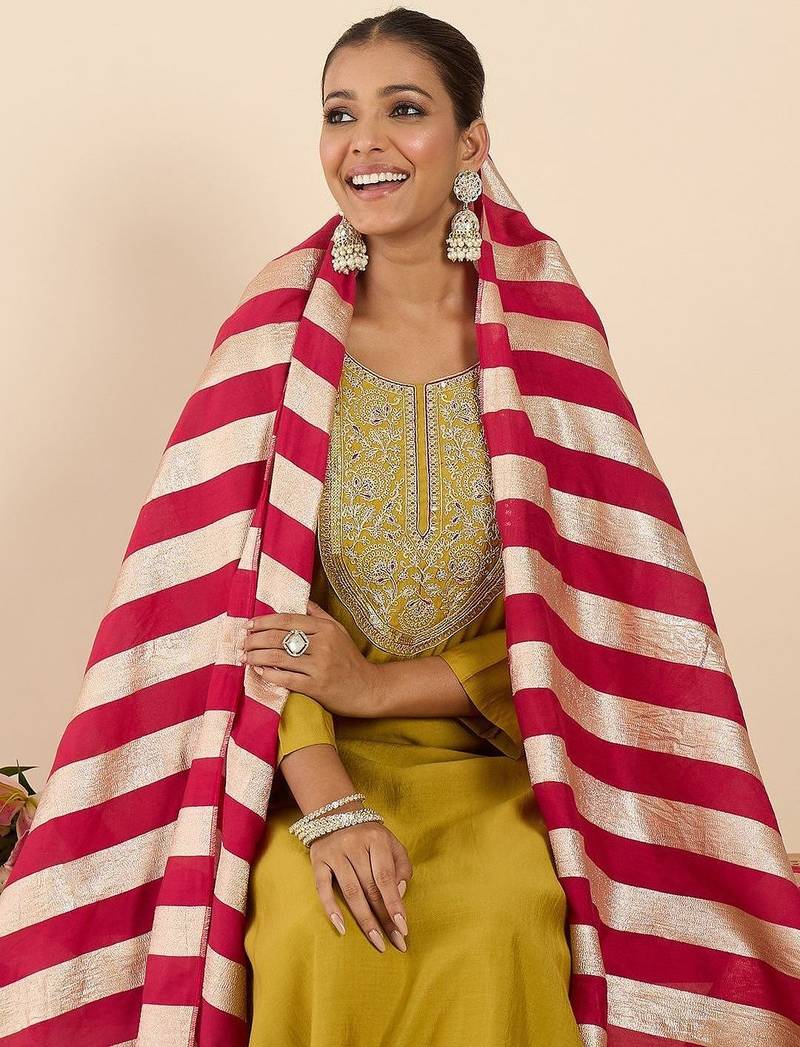 Women Ethnic Motifs Embroidered Regular Thread Work Kurta with Trousers & With Dupatta