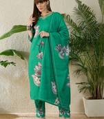 Women Floral Printed Regular Thread Work Kurta with Trousers & With Dupatta