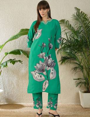 Women Floral Printed Regular Thread Work Kurta with Trousers & With Dupatta 3