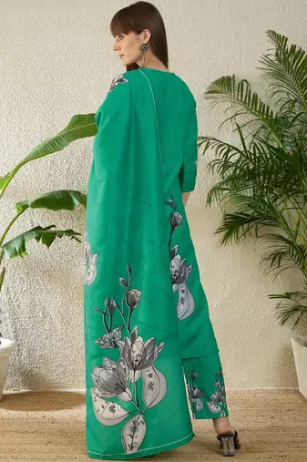 Women Floral Printed Regular Thread Work Kurta with Trousers & With Dupatta