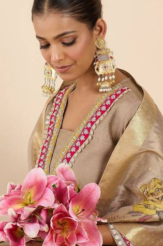 Women Floral Regular Thread Work Raw Silk Kurta with Trousers & With Dupatta