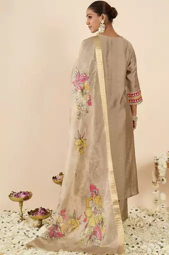 Women Floral Regular Thread Work Raw Silk Kurta with Trousers & With Dupatta