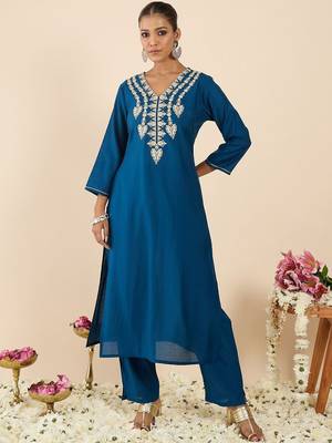 Women Ethnic Motifs Embroidered Regular Thread Work Kurta with Trousers 1