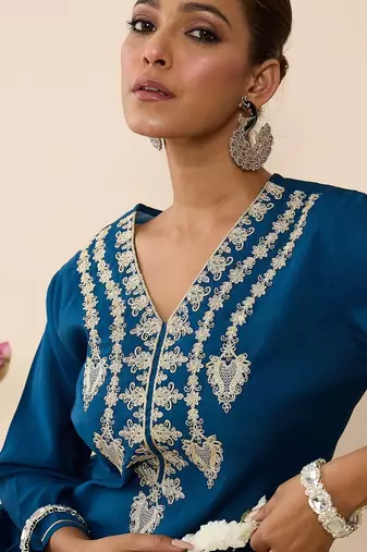 Women Ethnic Motifs Embroidered Regular Thread Work Kurta with Trousers