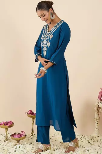 Women Ethnic Motifs Embroidered Regular Thread Work Kurta with Trousers