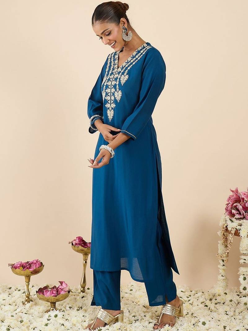 Women Ethnic Motifs Embroidered Regular Thread Work Kurta with Trousers