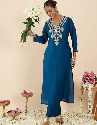 Women Ethnic Motifs Embroidered Regular Thread Work Kurta with Trousers 5
